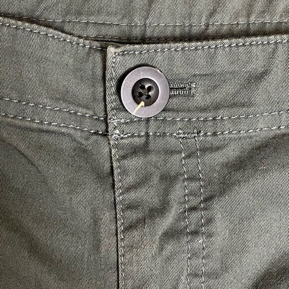 Athleta Jasper Green Organic Cotton Shorts w/Side Buckles (Size: 14) - Picture 13 of 16